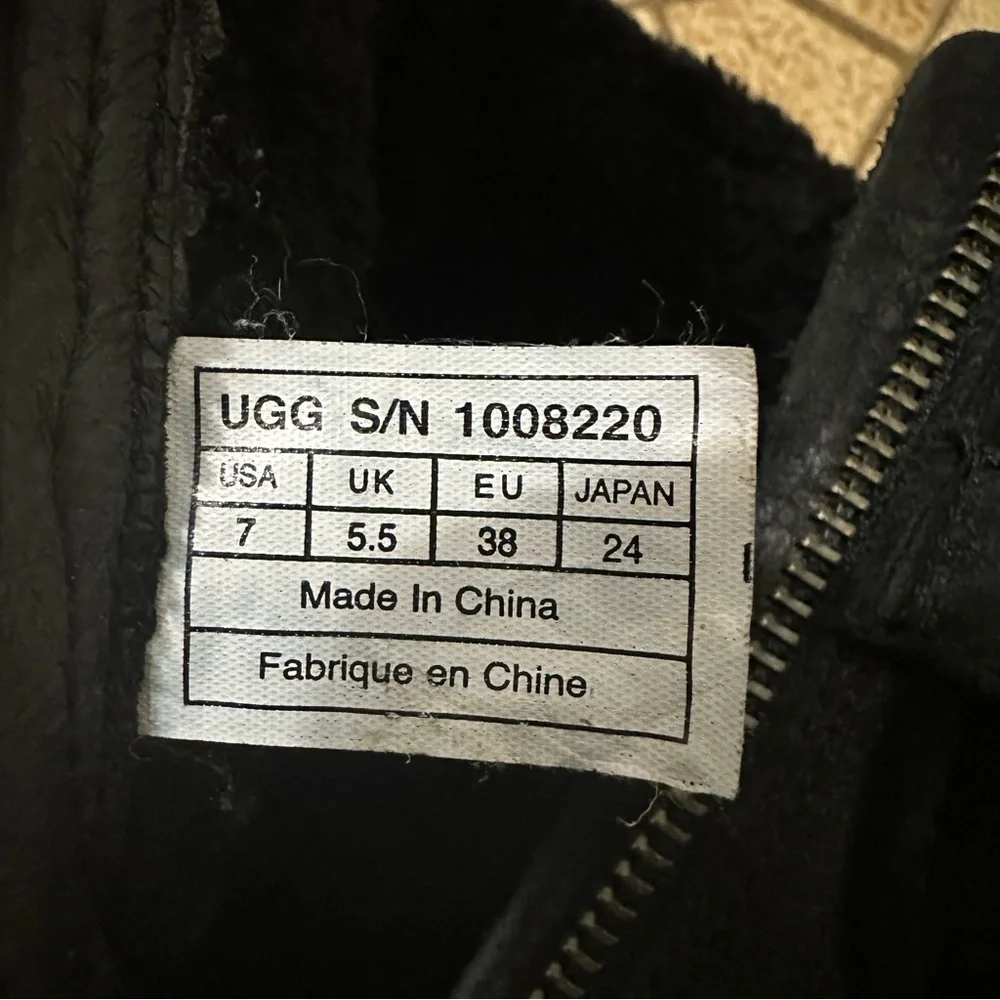 UGG Australia Blayre II Black Leather Fur Boots‎ Womens Size 7